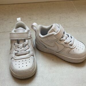 Nike toddler white shoes. Size 5c. Gently used, good condition